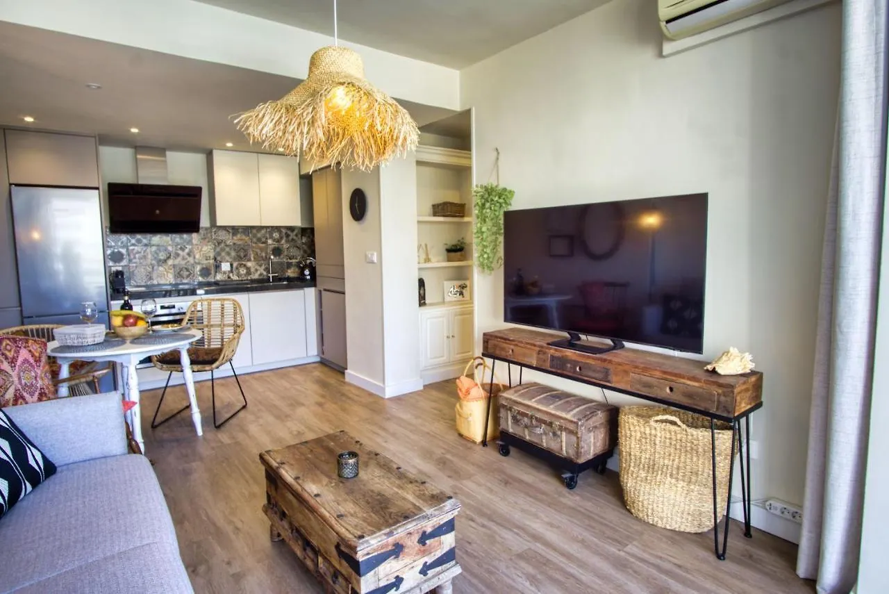 Stunning Apartment On The Beachfront With Sea Views In Marbella Center.