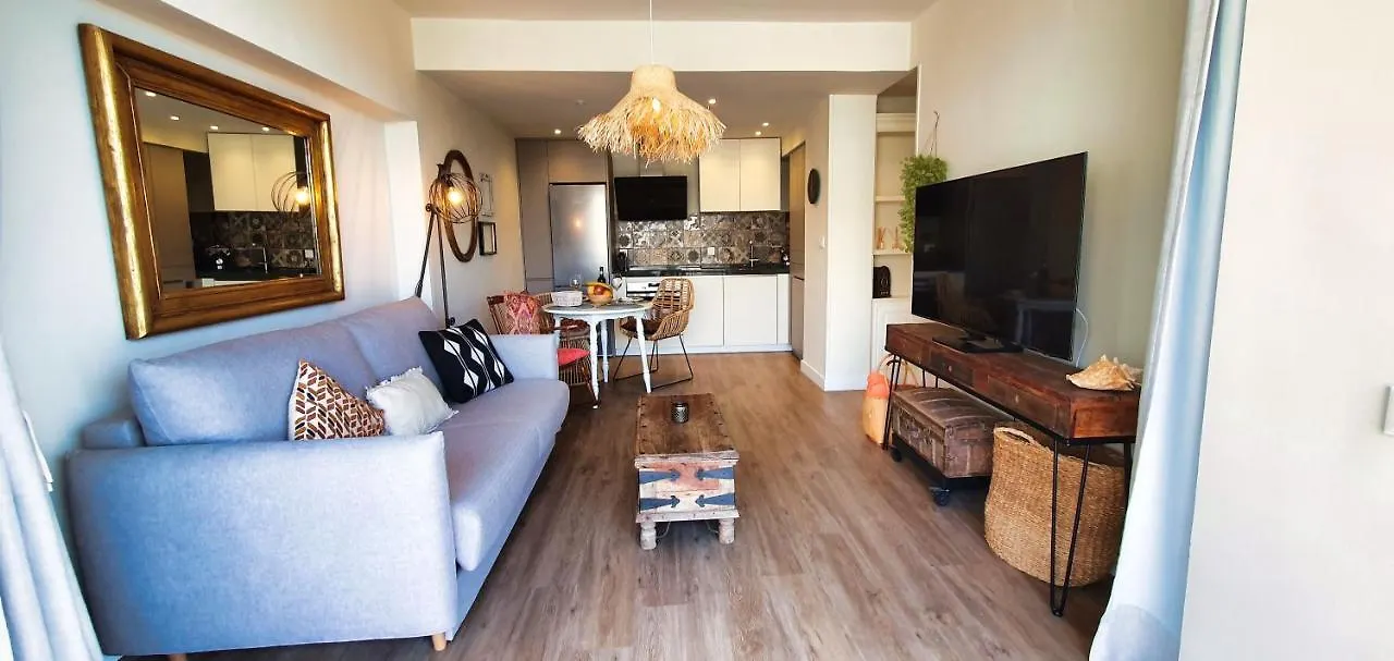 Stunning Apartment On The Beachfront With Sea Views In Marbella Center.