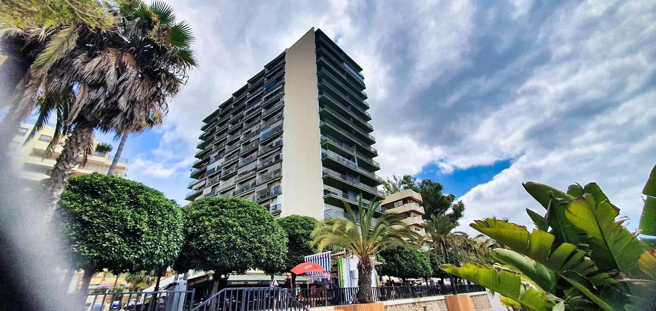 Stunning Apartment On The Beachfront With Sea Views In Marbella Center.