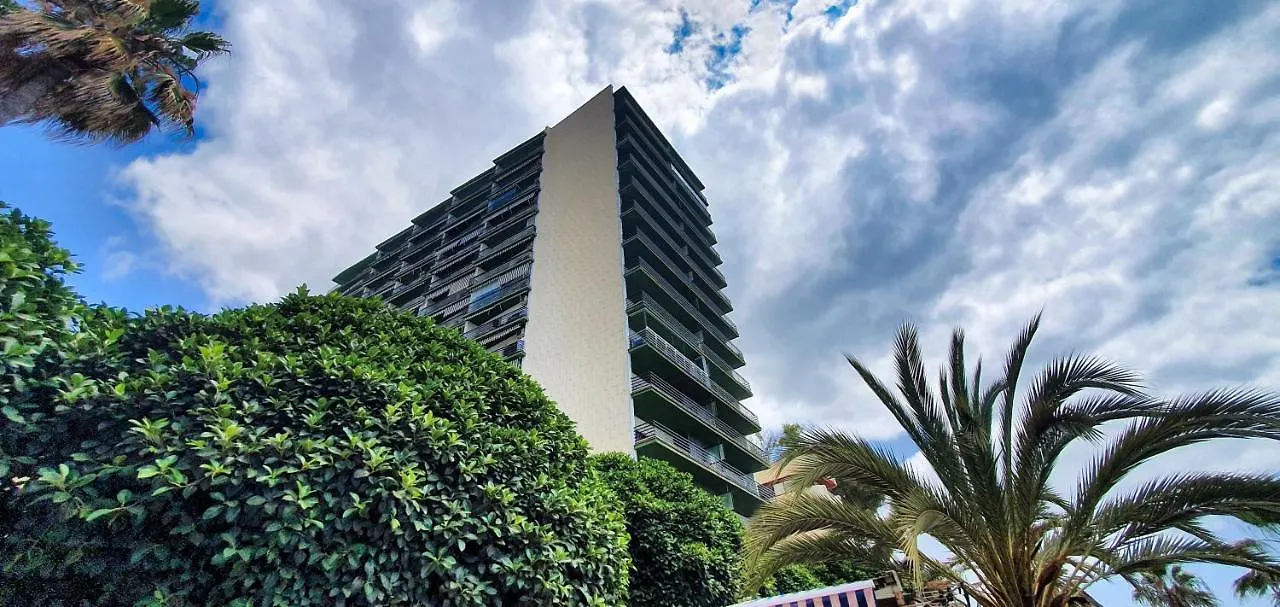Stunning Apartment On The Beachfront With Sea Views In Marbella Center.