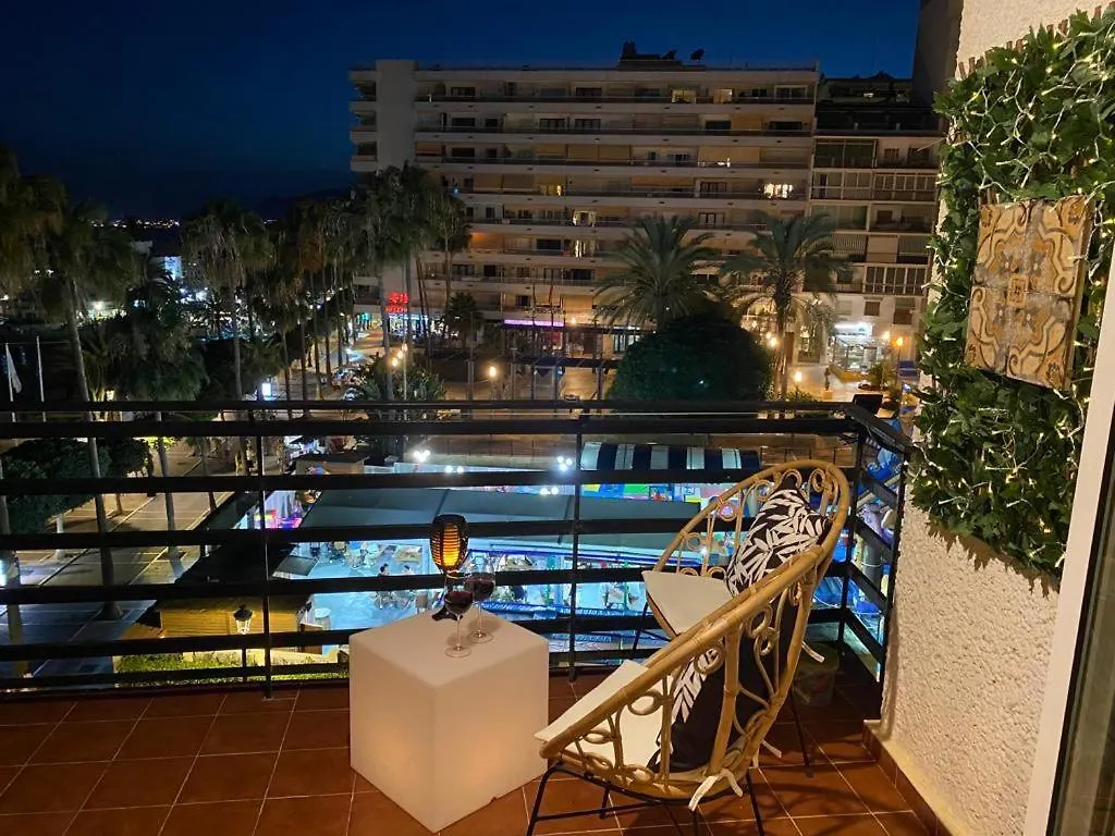 Stunning Apartment On The Beachfront With Sea Views In Marbella Center.